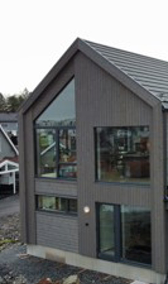 Tryr Skygrå Finalist Eksteriørprisen 2025..