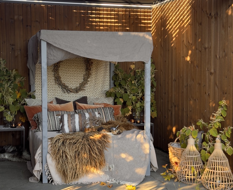 Sene høstkvelder under pergolaen