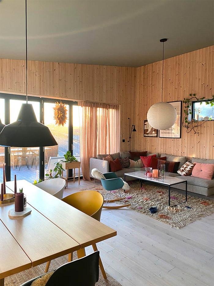 Interiørprisen Stue Furu Fondvegg Moderne Fargerikt3