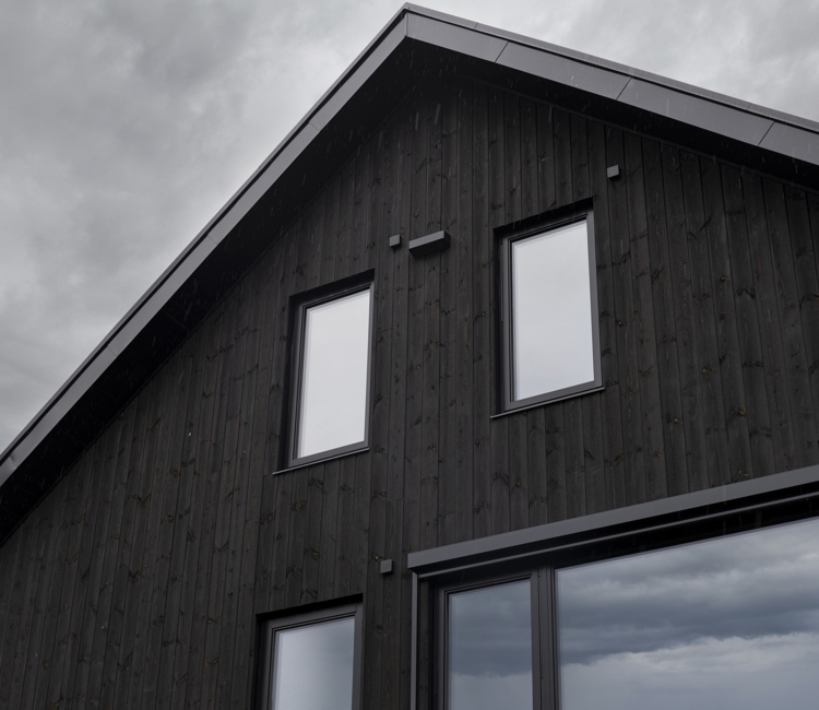 Kledning TRYR Stormsort 0723 0001